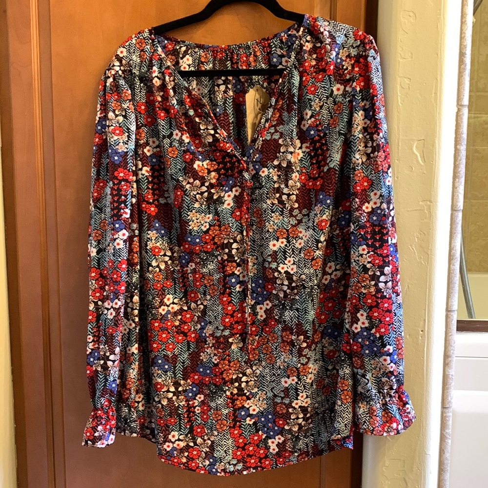 Floral El Kamba Blouse with cute sleeve and tie front NWT